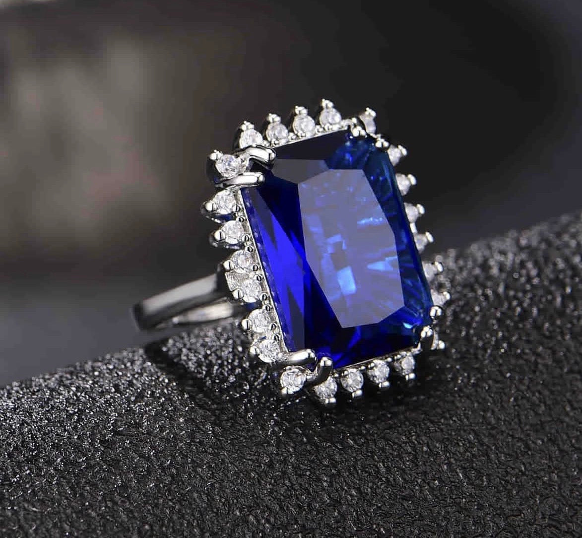 Ring π